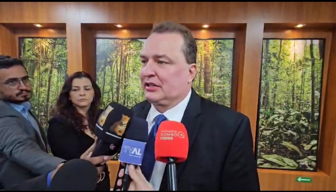 Max Russi garante pagamento de emendas impositivas e minimiza críticas de Janaína Riva