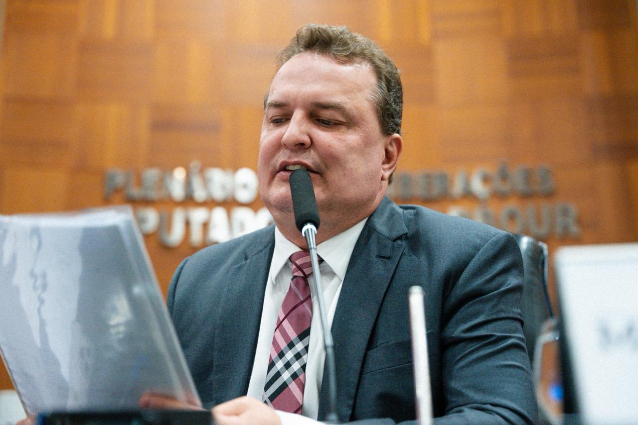 Max Russi mantém apoio ao Governo, mas descarta decisões políticas antes de 2026