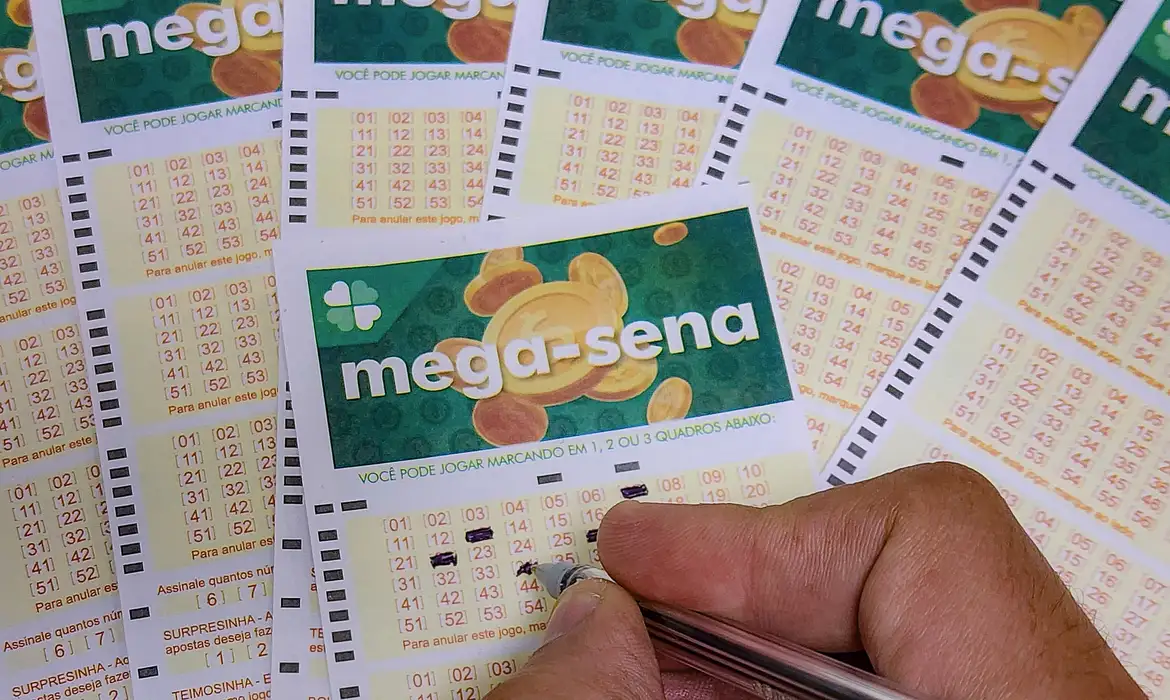 Mega-Sena: prêmio acumula e sobe para R$ 14,5 milhões; veja números sorteados