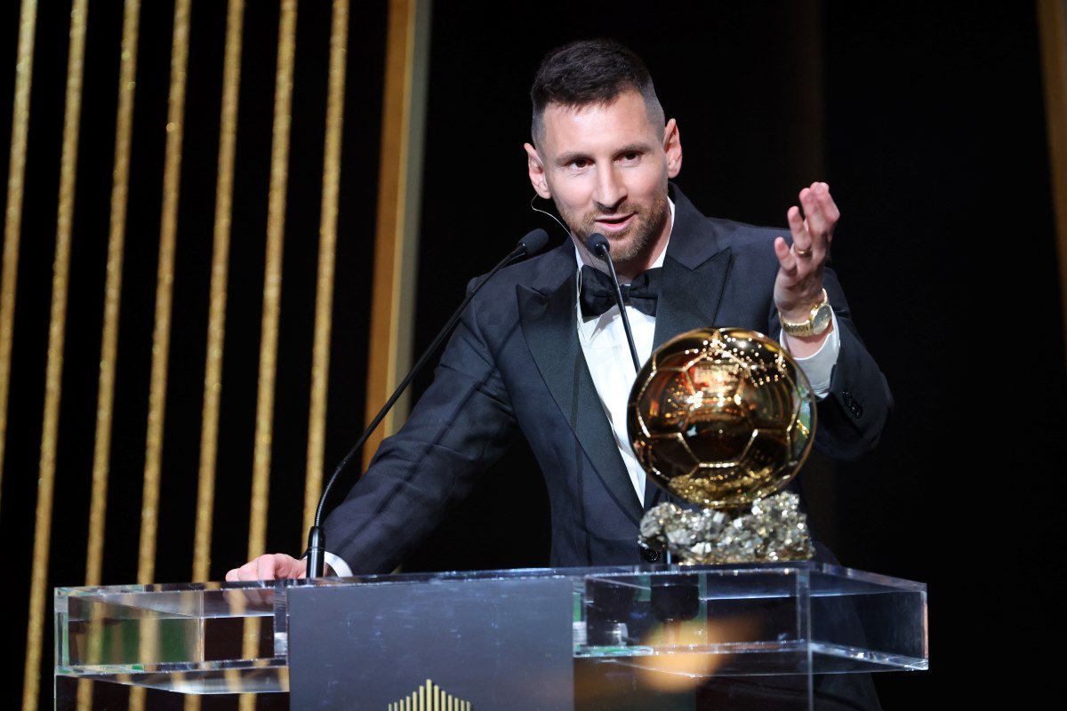 Bola de Ouro 2023: Messi ganha prêmio pela oitava vez, futebol  internacional
