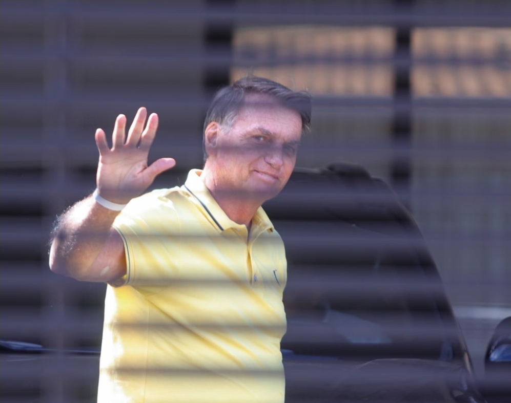 Moraes determina reforço de policiamento na casa de Bolsonaro