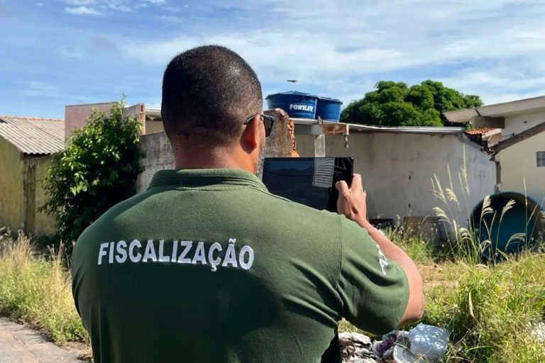 Multas podem chegar a R$ 6,4 mil por foco de dengue em imóveis abandonados em Cuiabá