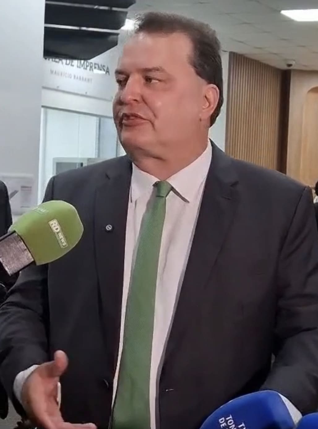 “Não é bom interferir”, diz Max Russi ao responder Abilio sobre eleição da Câmara