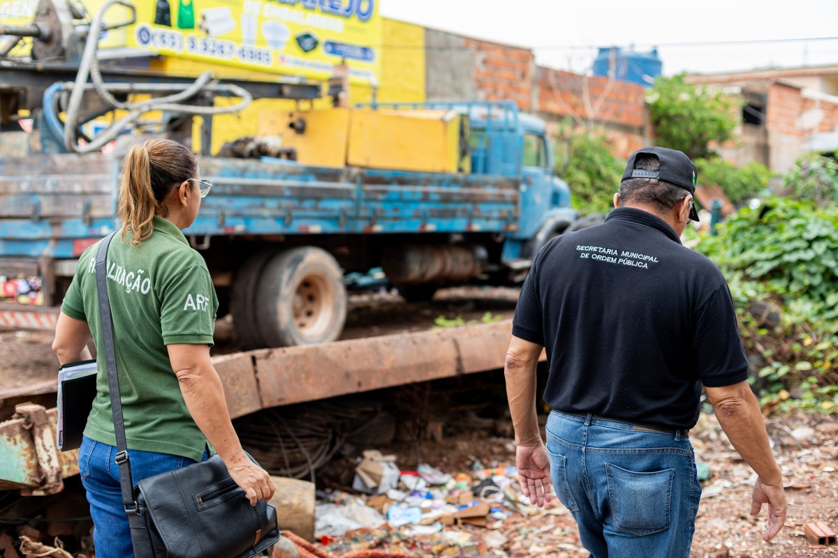 Prefeitura de Cuiabá intensifica ação de limpeza de calçadas com sucesso em fiscalizações
