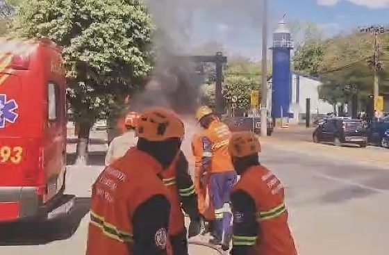 VAN PEGANDO FOGO SORRISO
