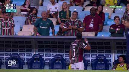 Hulk discute com torcedor do Fluminense