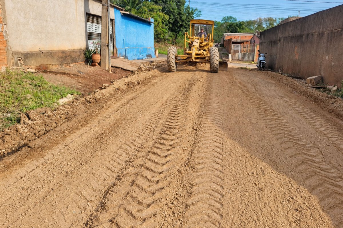 Prefeitura de Cuiabá finaliza manutenção em 20 vias do Altos da Glória com patrolamento e encascalhamento