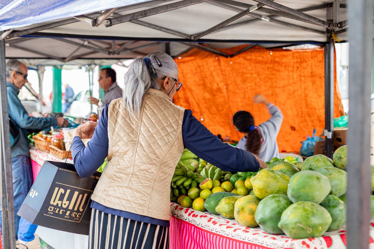 Feira da Agricultura Familiar na Praça Alencastro amplia produção e fortalece renda de produtores