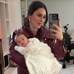 “Acho ela a minha cara”, diz irmã de Biancardi ao posar com Mel, que completou 1 mês “Acho ela a minha cara”, diz irmã de Biancardi ao posar com Mel, que completou 1 mês