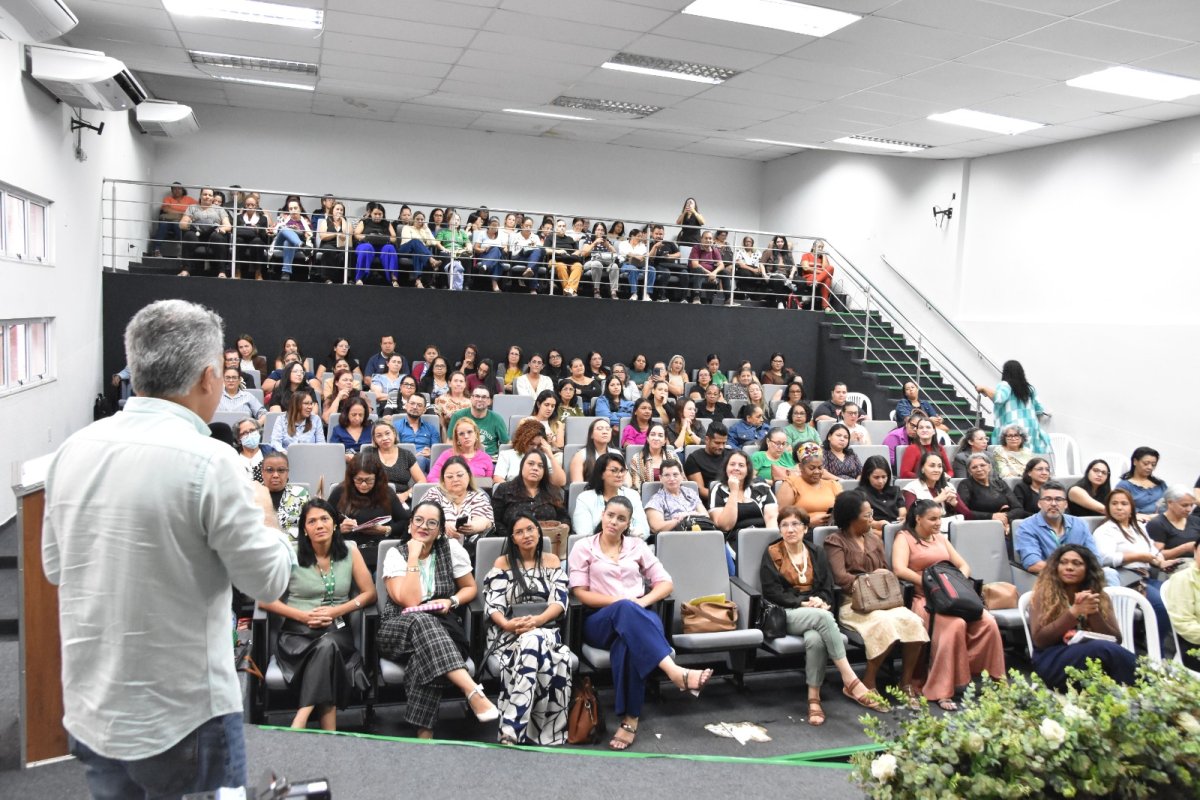 Cuiabá reúne 150 profissionais em encontro sobre educação inclusiva e práticas com deficientes visuais