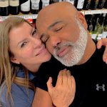 Viúva de Rick descobriu morte do marido pelas redes sociais ao pousar no Brasil Viúva de Rick descobriu morte do marido pelas redes sociais ao pousar no Brasil
