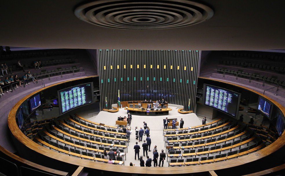 Candidaturas para Deputado Federal Caem 28% nas Eleições de 2026