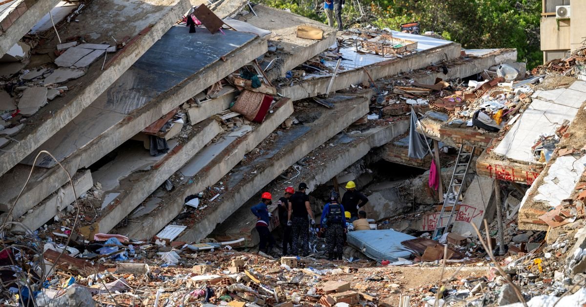 Famílias Venezuelanas Buscam Moradia em Abrigos Após Terremotos Devastadores de Junho