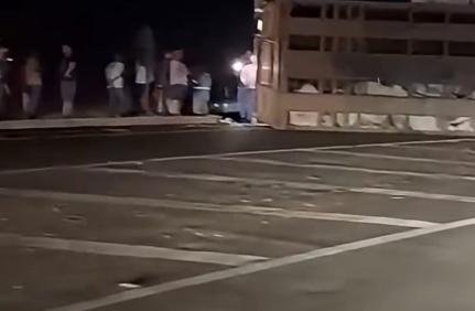 BR-364 em Jaciara tem bloqueio total após tombamento de carreta com gado