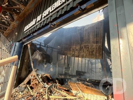 Incêndio destrói duas lojas em Cuiabá na madrugada; vídeos mostram proporção da tragédia