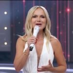 “Em Família com Eliana” faz 1º programa ao vivo antes de pausa para a Copa “Em Família com Eliana” faz 1º programa ao vivo antes de pausa para a Copa