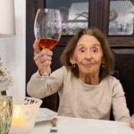 “Um brinde à vida”: Laura Cardoso celebra 98 anos com homenagens de fãs e famosos “Um brinde à vida”: Laura Cardoso celebra 98 anos com homenagens de fãs e famosos