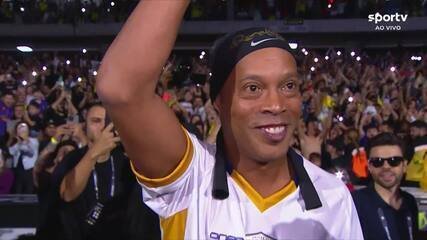 Veja os melhores lances do Galáticos Game, entre Amigos do Ronaldinho e Estrelas do Paraná Veja os melhores lances do Galáticos Game, entre Amigos do Ronaldinho e Estrelas do Paraná