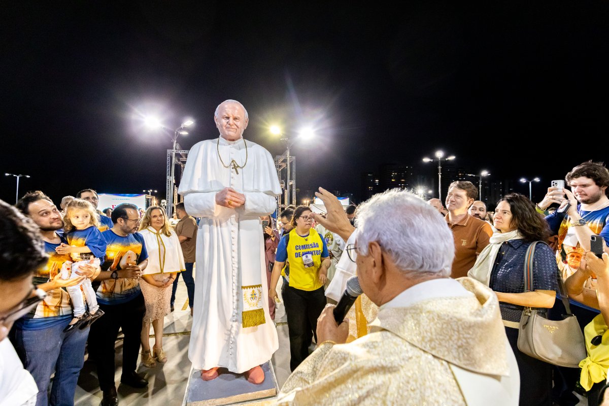 Cuiabá inaugura escultura de São João Paulo II para marcar 35 anos de visita histórica do Papa