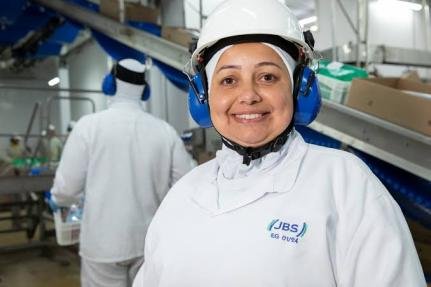 JBS abre mais de 100 vagas de emprego em Mato Grosso
