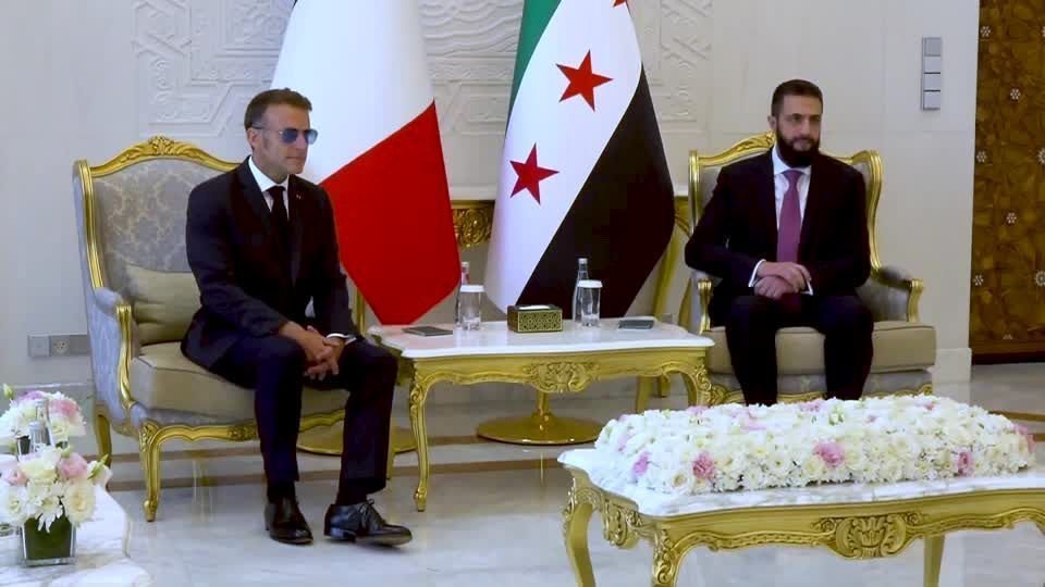 Macron visita Damasco e se reúne com presidente sírio após explosões na capital
