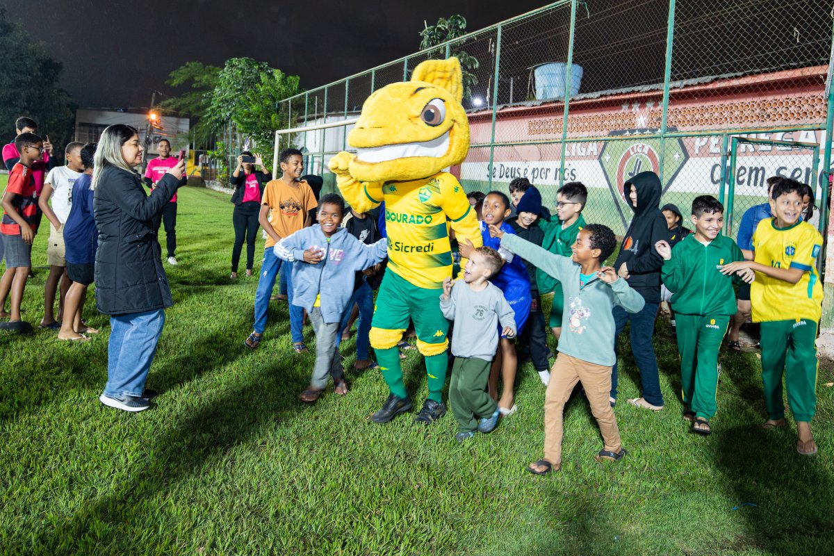Programa 'Bom de Bola, Bom de Escola' inicia atividades em Cuiabá com 600 crianças