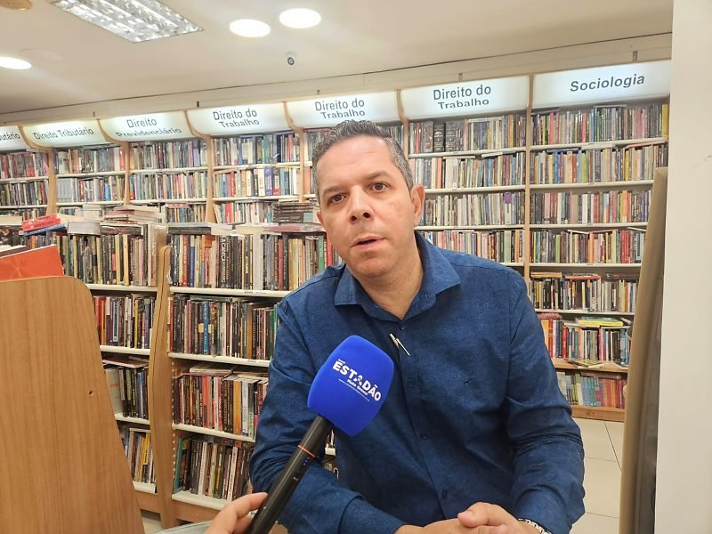 Livrarias retomam crescimento com famílias buscando alternativa contra excesso de telas digitais