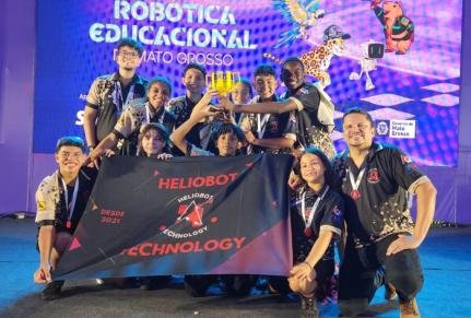 Equipe Heliobot Technology apresenta projetos de robótica educacional no Shopping 3 Américas