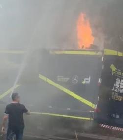 Motorhome é destruído por incêndio na MT-251 entre Cuiabá e Chapada dos Guimarães
