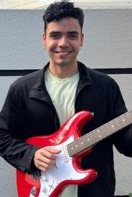João Fonseca homenageia Chico Buarque em show imperdível no Hookerz Beer Club de Cuiabá