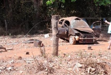 Acidente na MT-457 em Jaciara deixa casal com fraturas graves após capotagem de veículo
