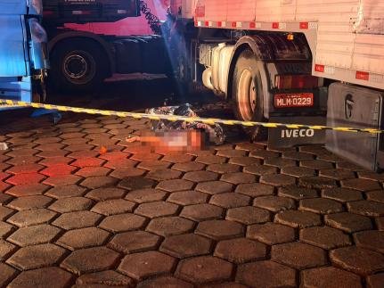 Caminhoneiro morre prensado entre duas carretas na BR-262 em Várzea Grande
