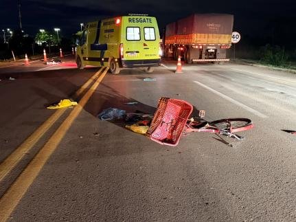 Ciclista idoso morre atropelado em Várzea Grande; motorista desaparece