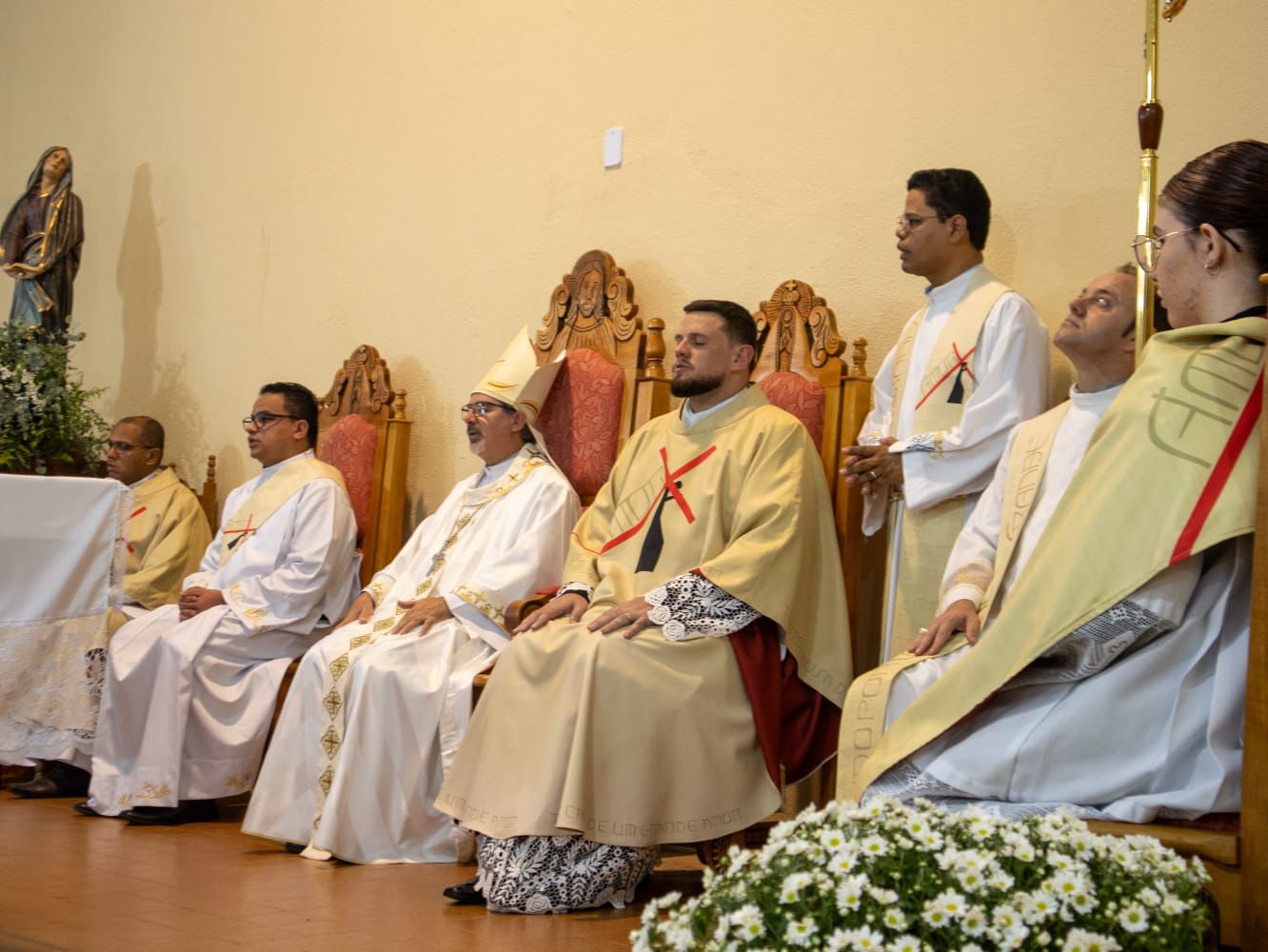 Novo pároco assume paróquia de Nova Brasilândia em cerimônia solene