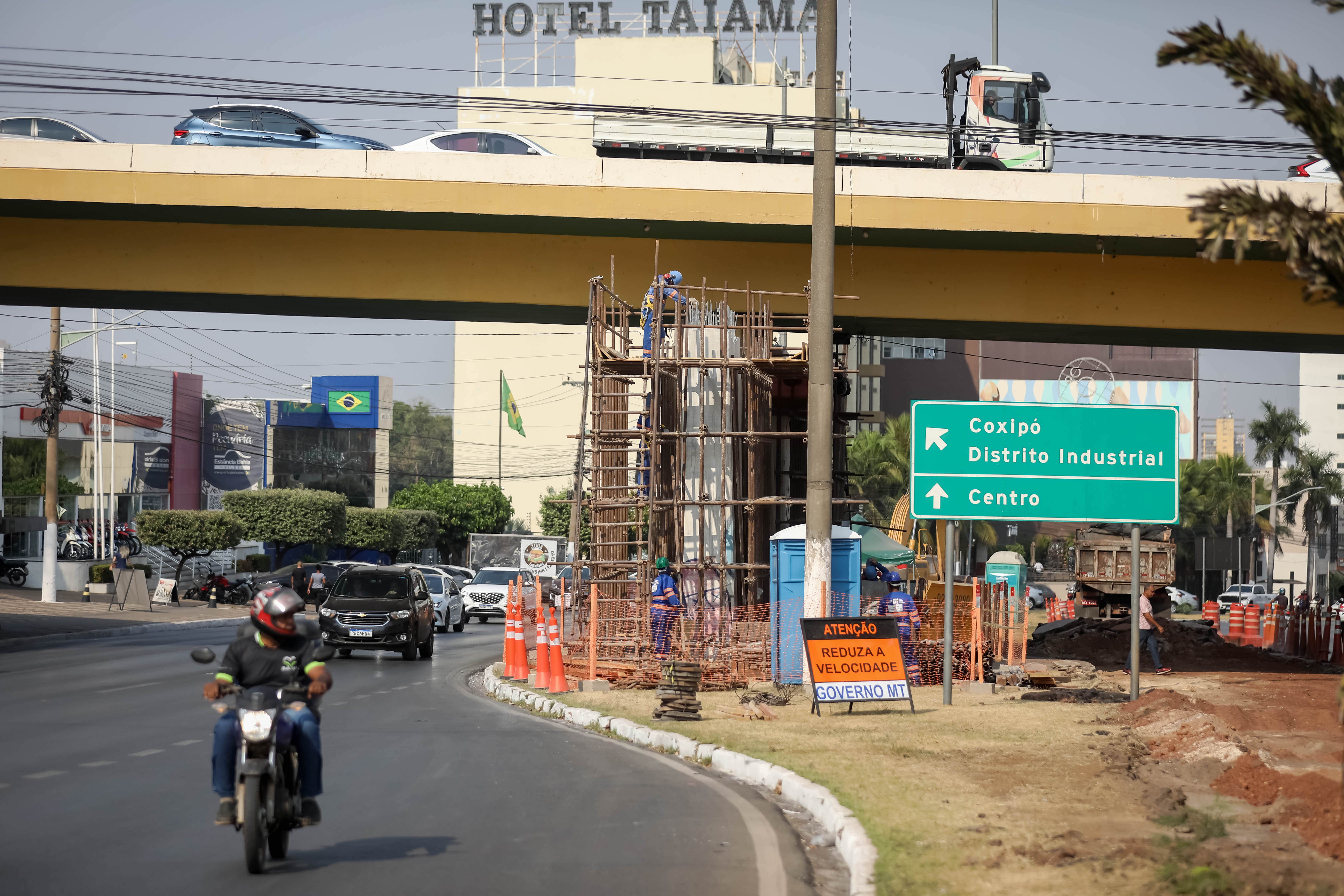 Obras do Complexo Leblon vão interromper pistas na Miguel Sutil e Avenida do CPA