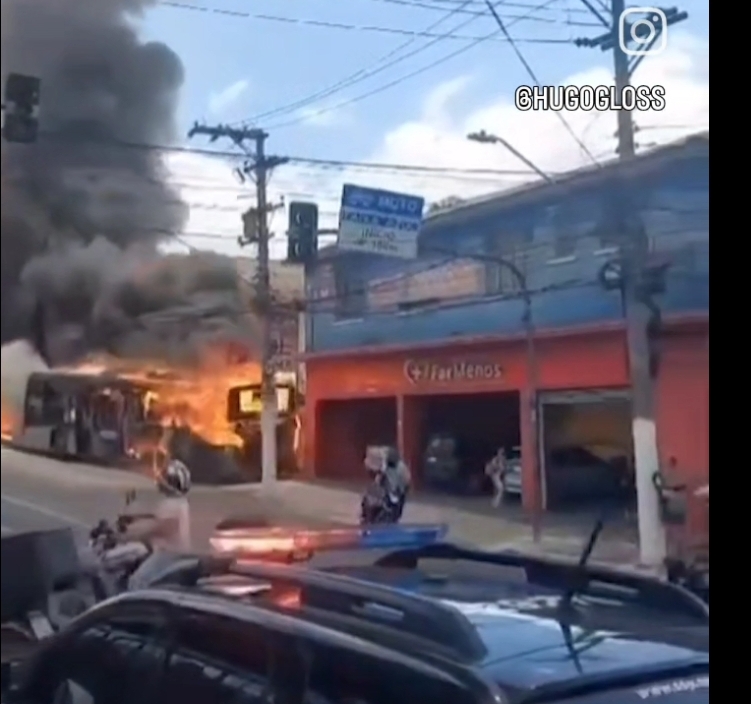 Ônibus Incendeia e Avança em Marcha Ré na Zona Sul de São Paulo