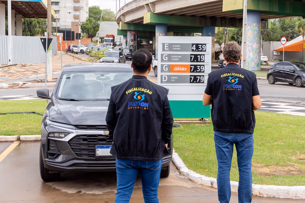 Operação do Procon vistoria 52 postos para combater preços abusivos