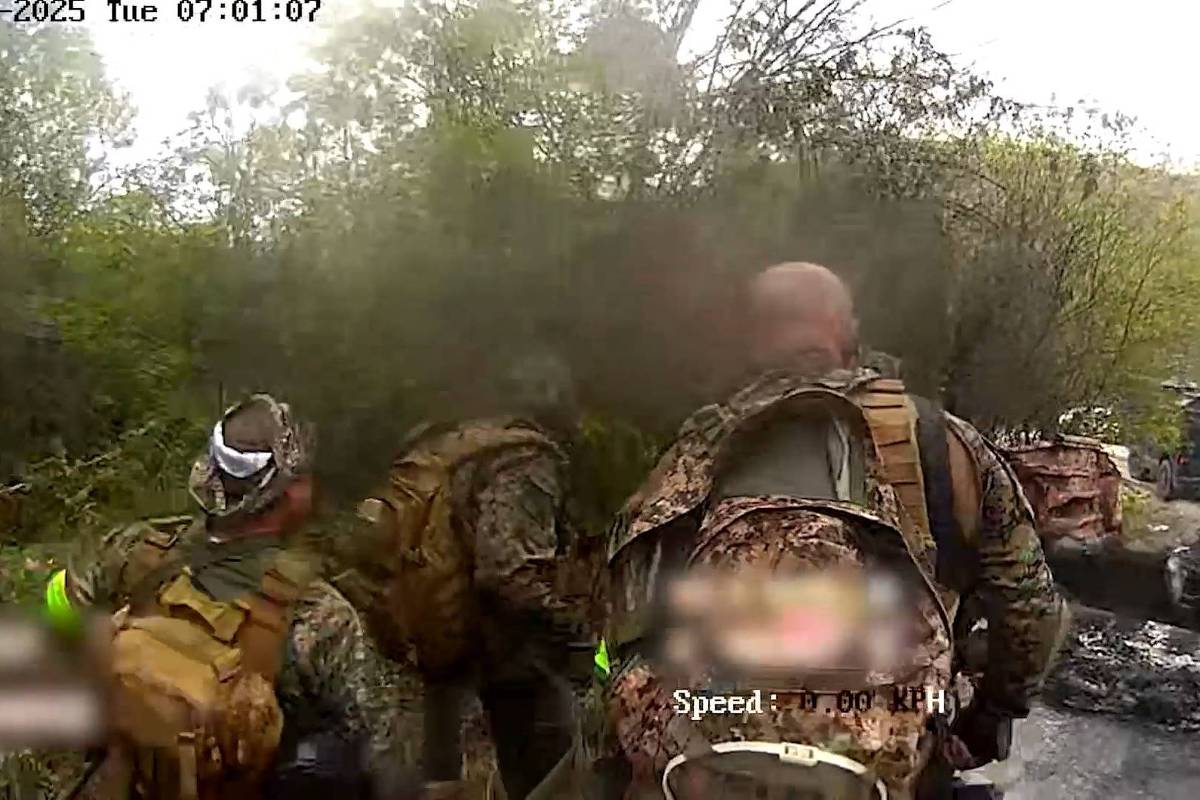 Operação no Rio: vídeo mostra resgate de policial baleado durante ação que matou 121 pessoas