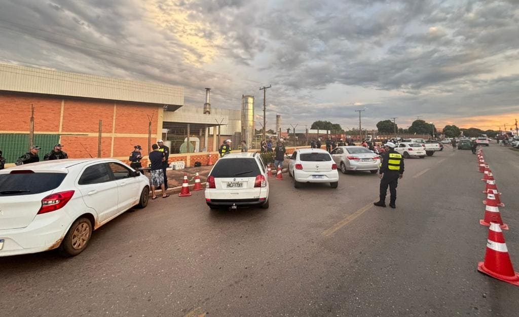 Operação prende motoristas por embriaguez ao volante, desobediência e porte ilegal de arma