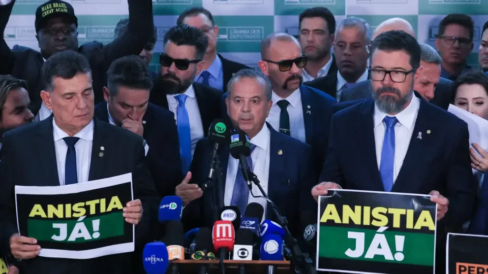 Oposição pressiona por anistia ampla, mas governo barra avanço da proposta