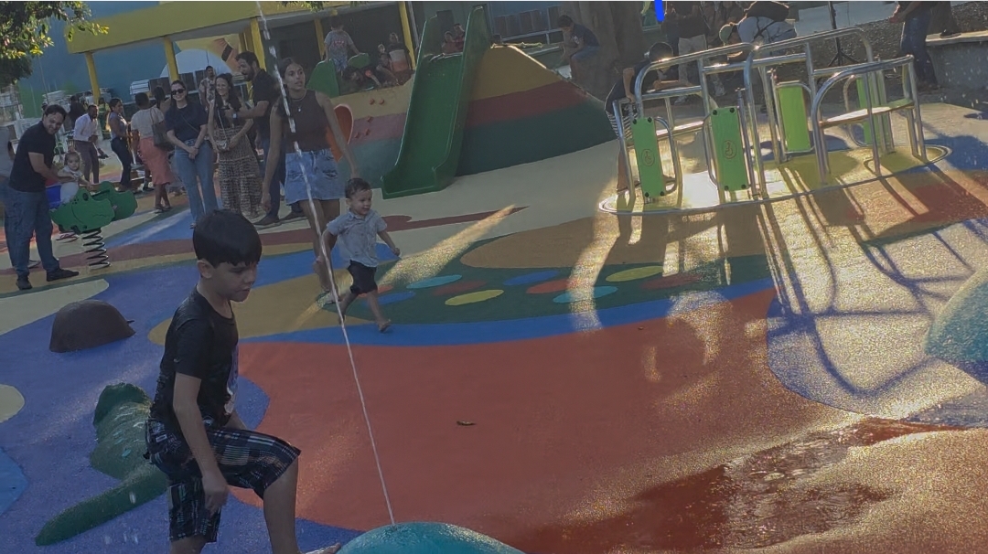 Orla do Porto recebe primeiro playground do projeto Brincar com Raízes em Cuiabá