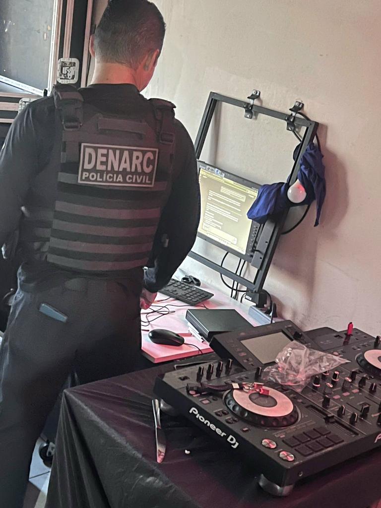 Polícia Civil cumpre mandados contra uma rede especializada em tráfico de drogas sintéticas