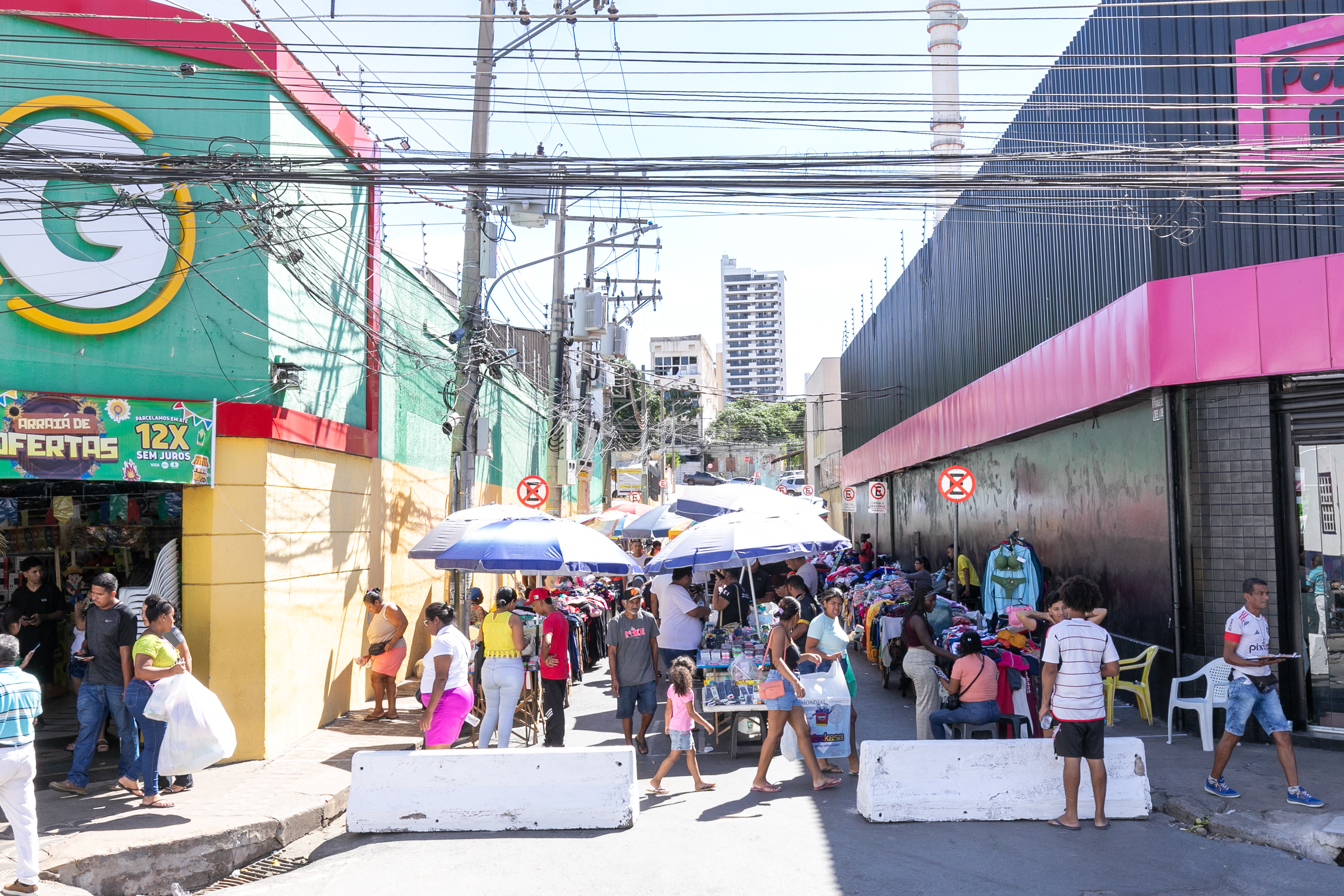 População e ambulantes elogiam novo ponto de vendas no Centro de Cuiabá