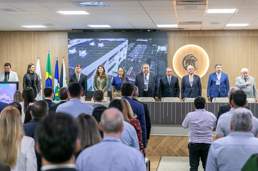 Prefeita em exercício debate desafios tributários e fiscais em Congresso Internacional