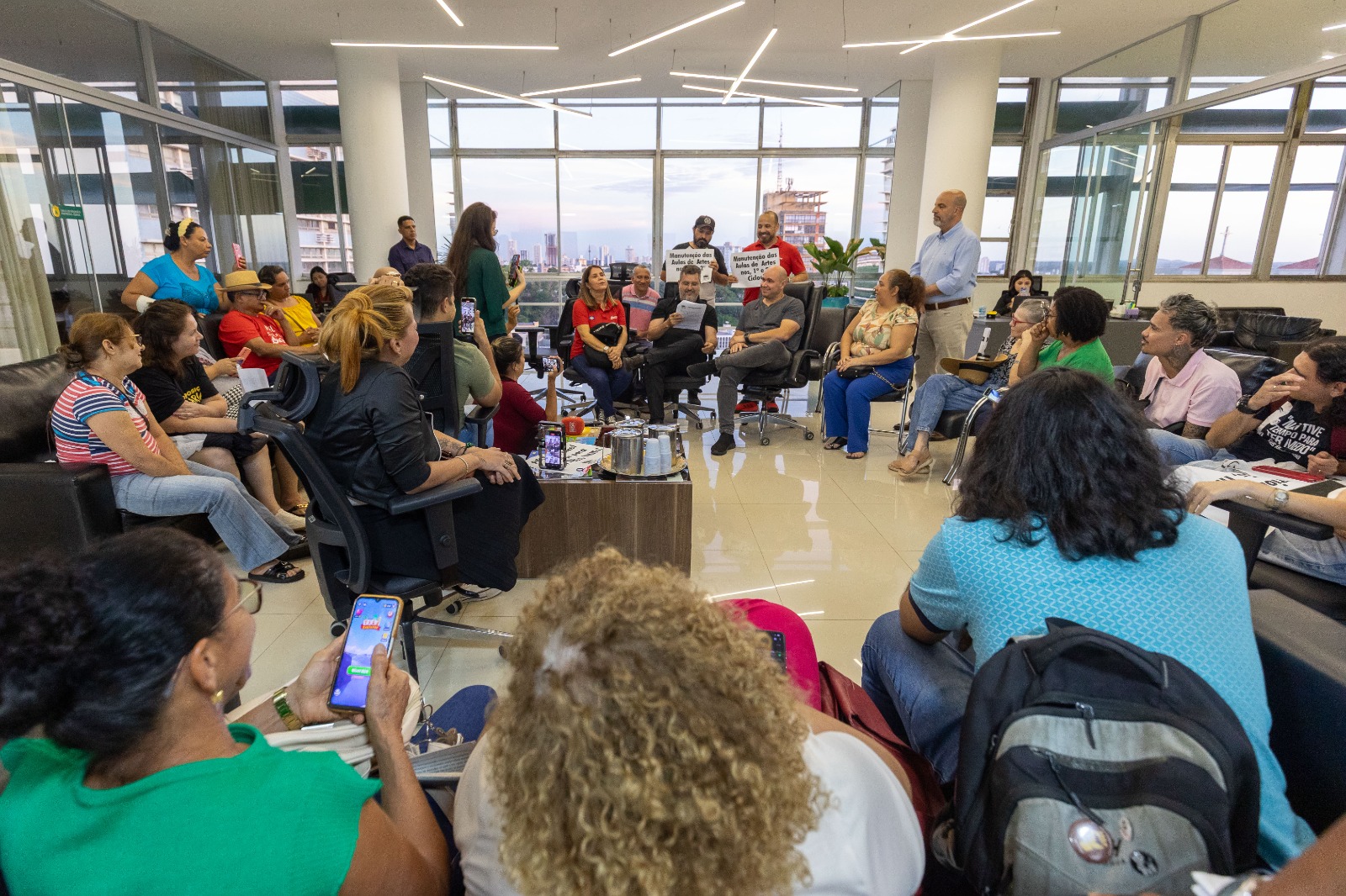 Prefeito Abílio recebe CADs e representantes do Sintep para reivindicações