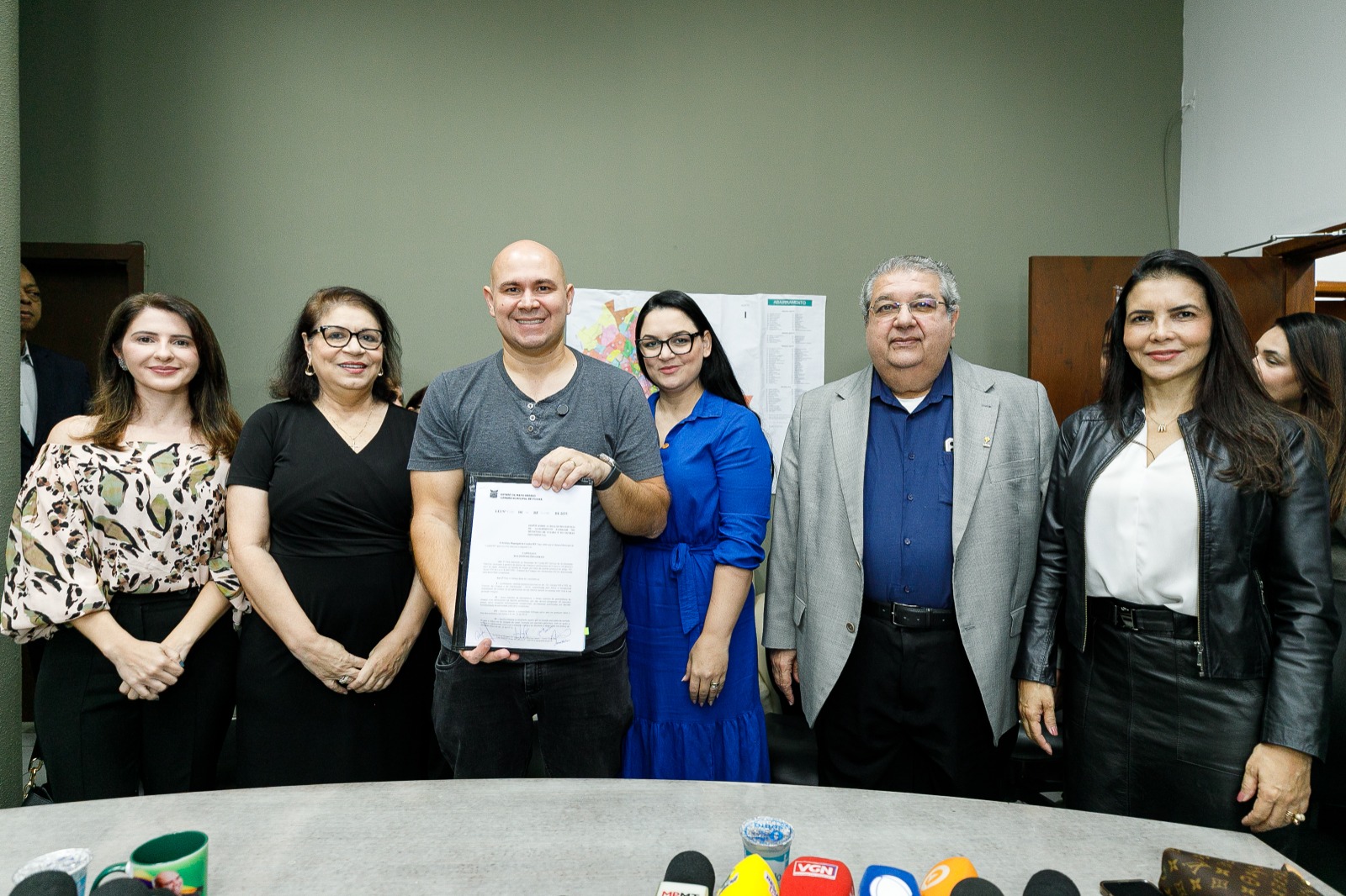 Prefeito Abilio sanciona programa Família Acolhedora proposta por MP e TJ