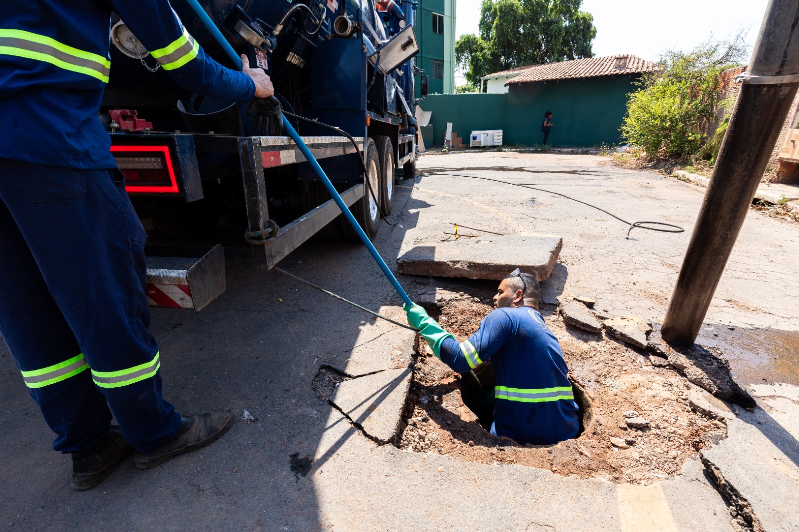 Prefeitura de Cuiabá intensifica serviços e executa 150 limpezas de bocas de lobo em dezembro