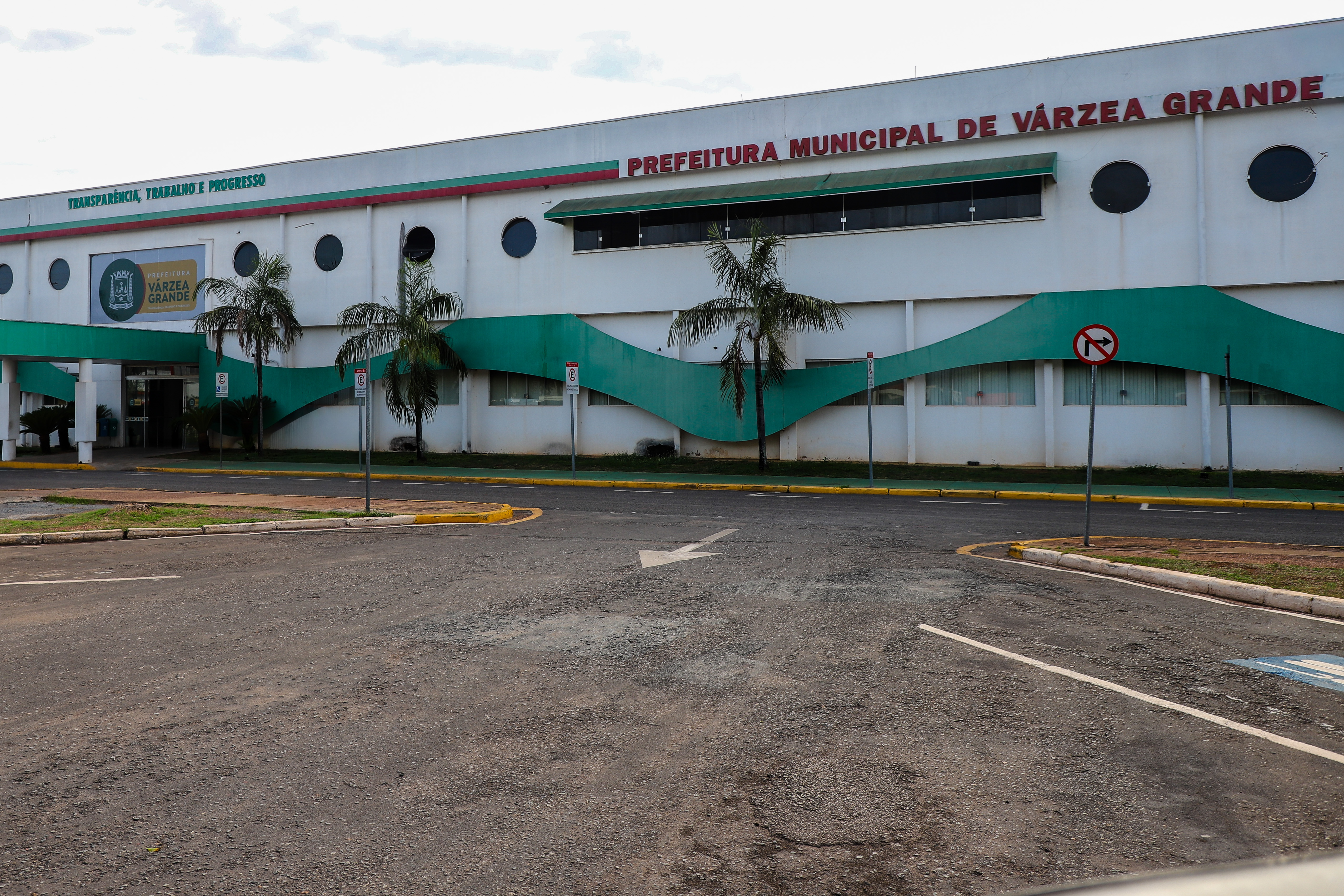 Prefeitura de Várzea Grande paga salários antecipadamente nesta quinta-feira