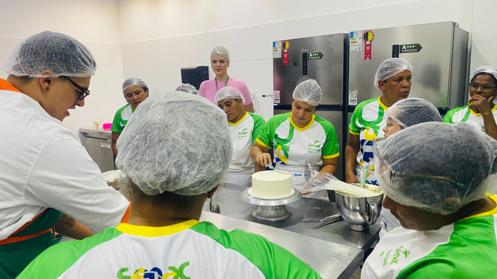 Projeto Escola da Mulher oferece cursos gratuitos de panificação, confeitaria e tecnologia em Cuiabá