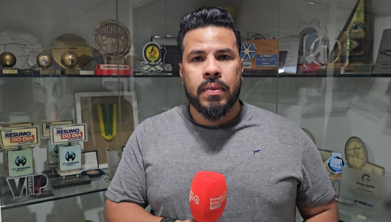 Repórter do Rufando Bombo News mostra os bastidores do debate na TV Vila Real